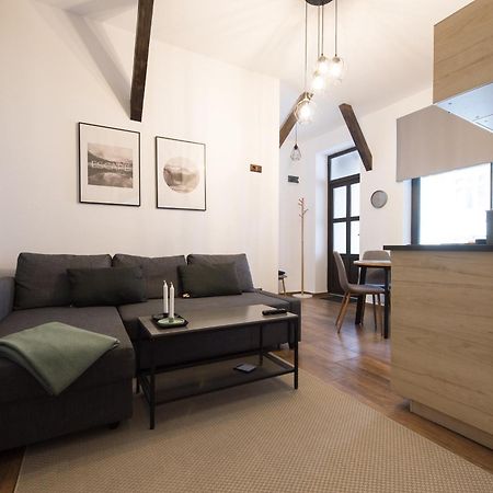 Lovely Brasov Flat With Patio And Mountain Views Экстерьер фото