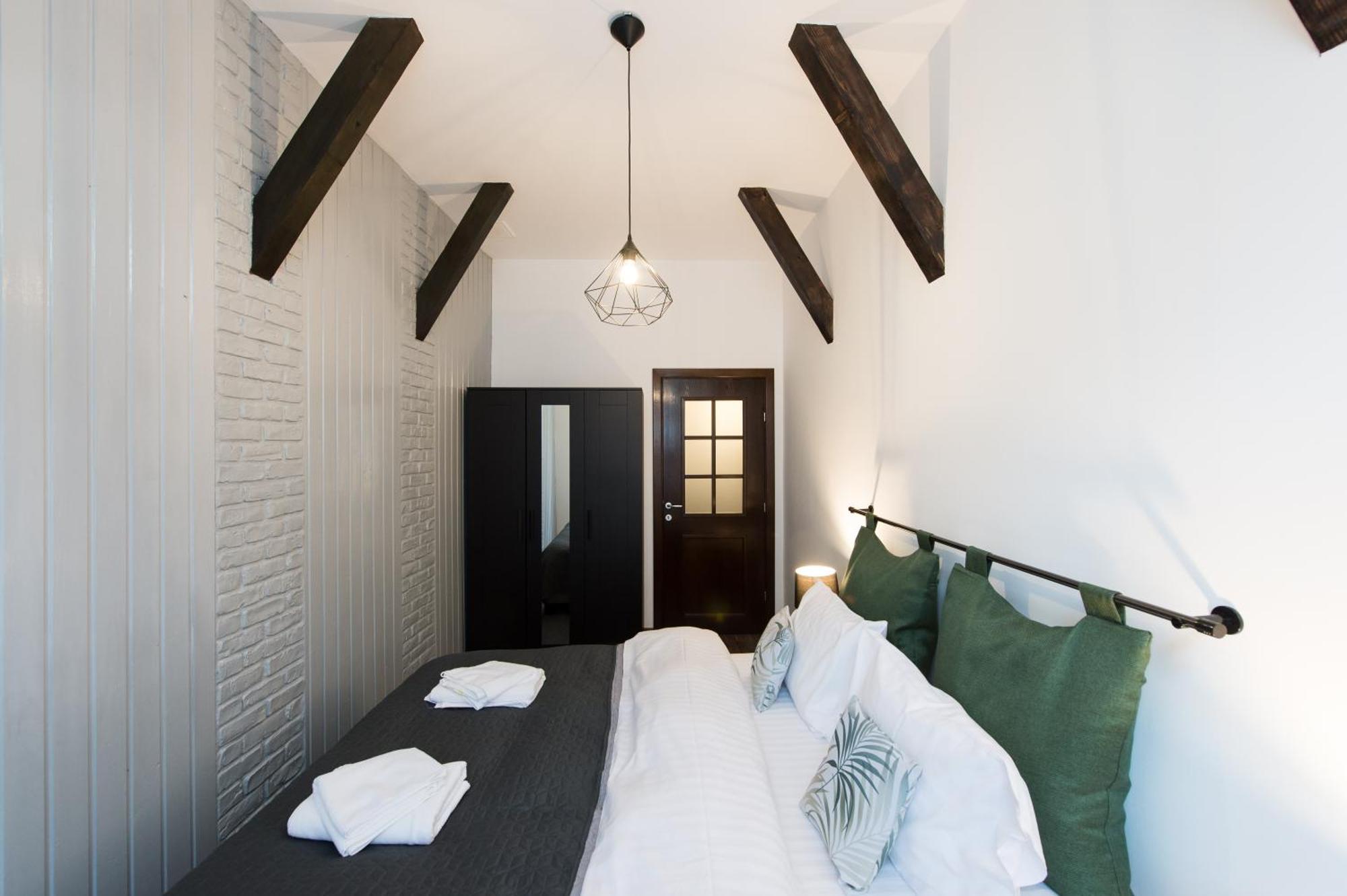 Lovely Brasov Flat With Patio And Mountain Views Экстерьер фото