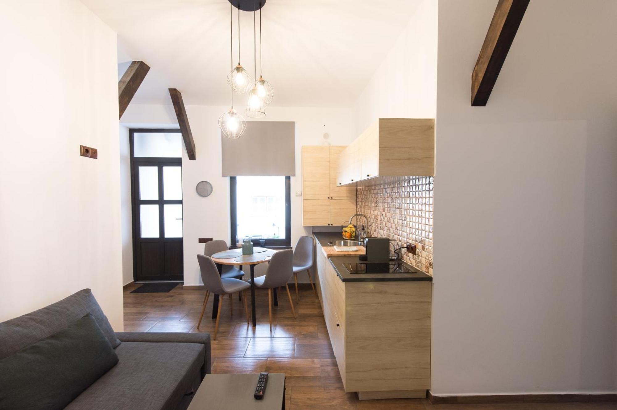 Lovely Brasov Flat With Patio And Mountain Views Экстерьер фото