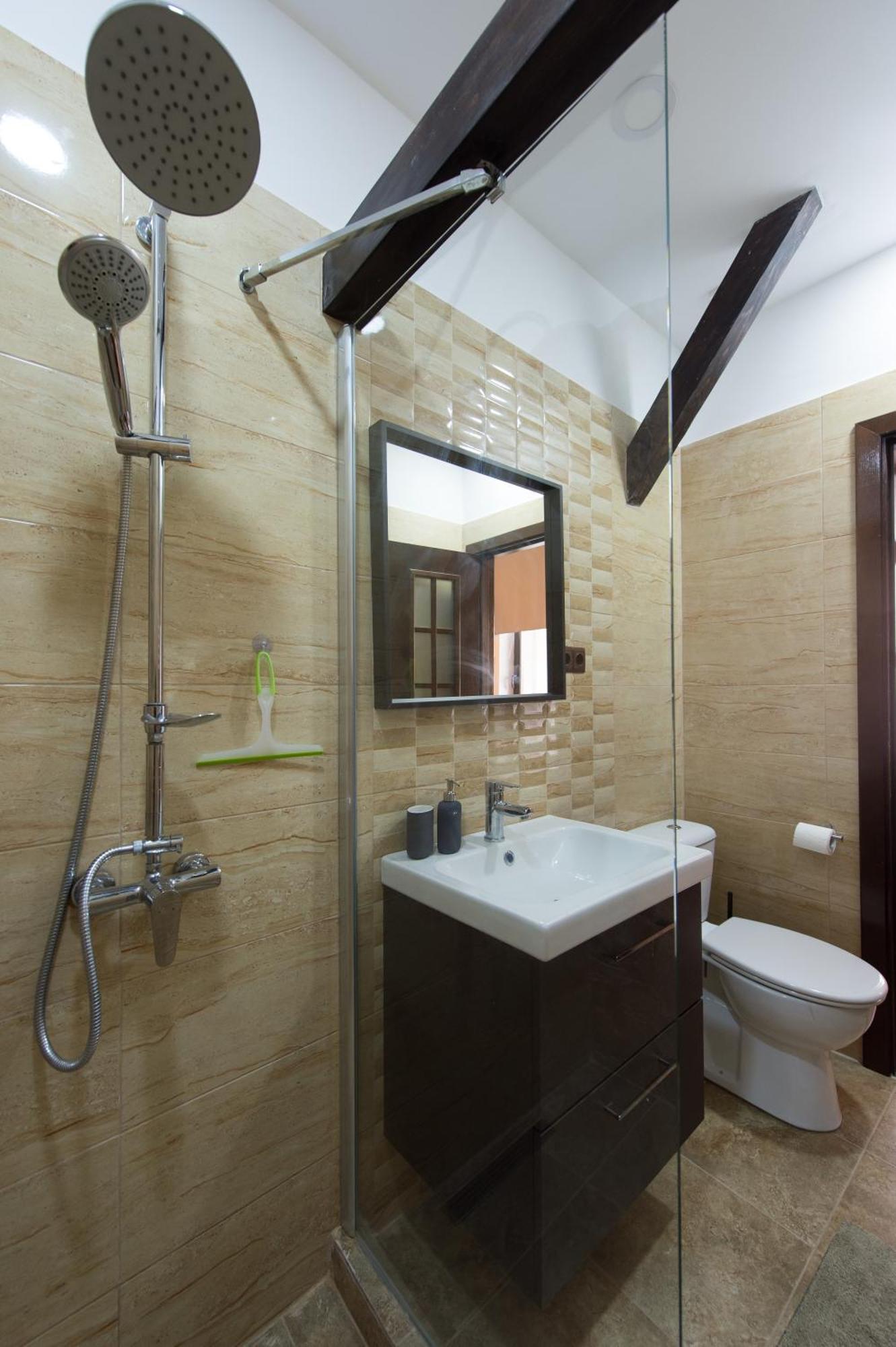 Lovely Brasov Flat With Patio And Mountain Views Экстерьер фото