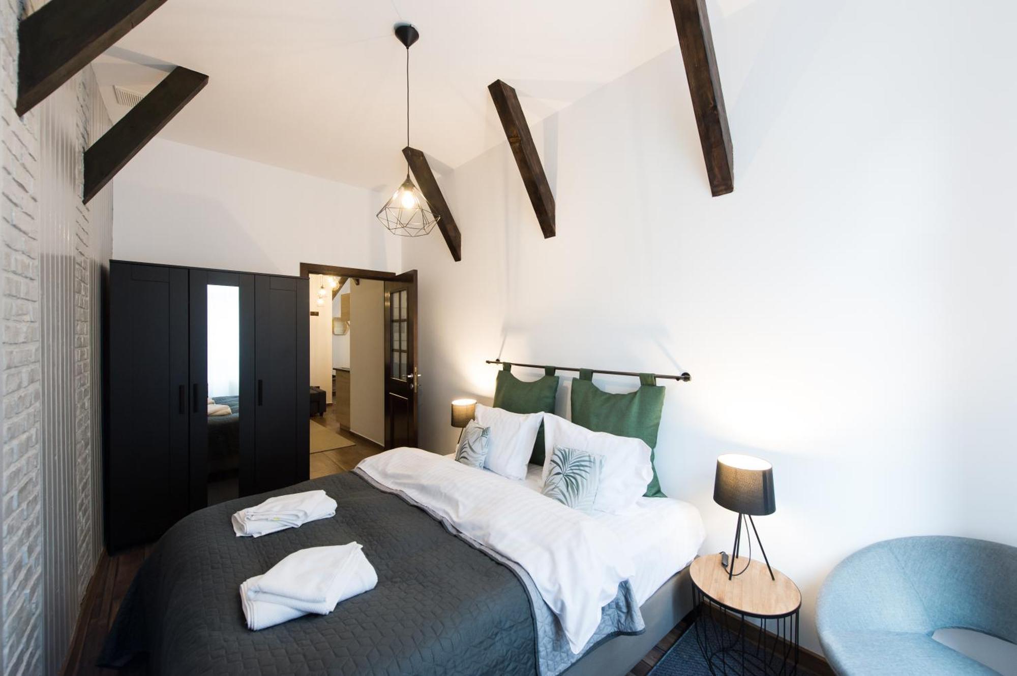 Lovely Brasov Flat With Patio And Mountain Views Экстерьер фото