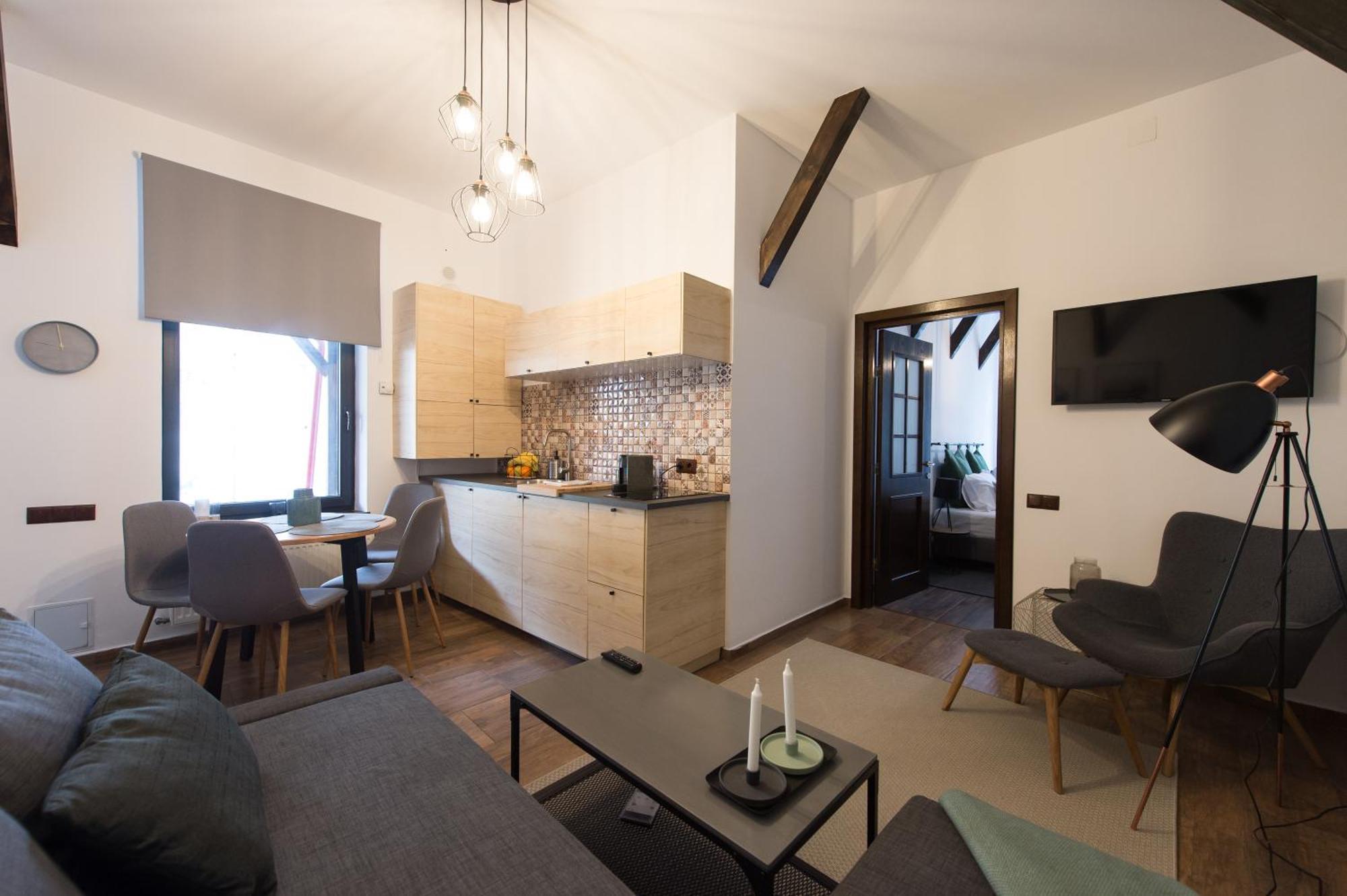 Lovely Brasov Flat With Patio And Mountain Views Экстерьер фото