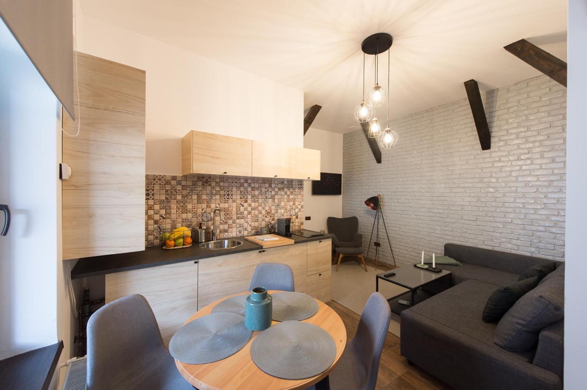 Lovely Brasov Flat With Patio And Mountain Views Экстерьер фото