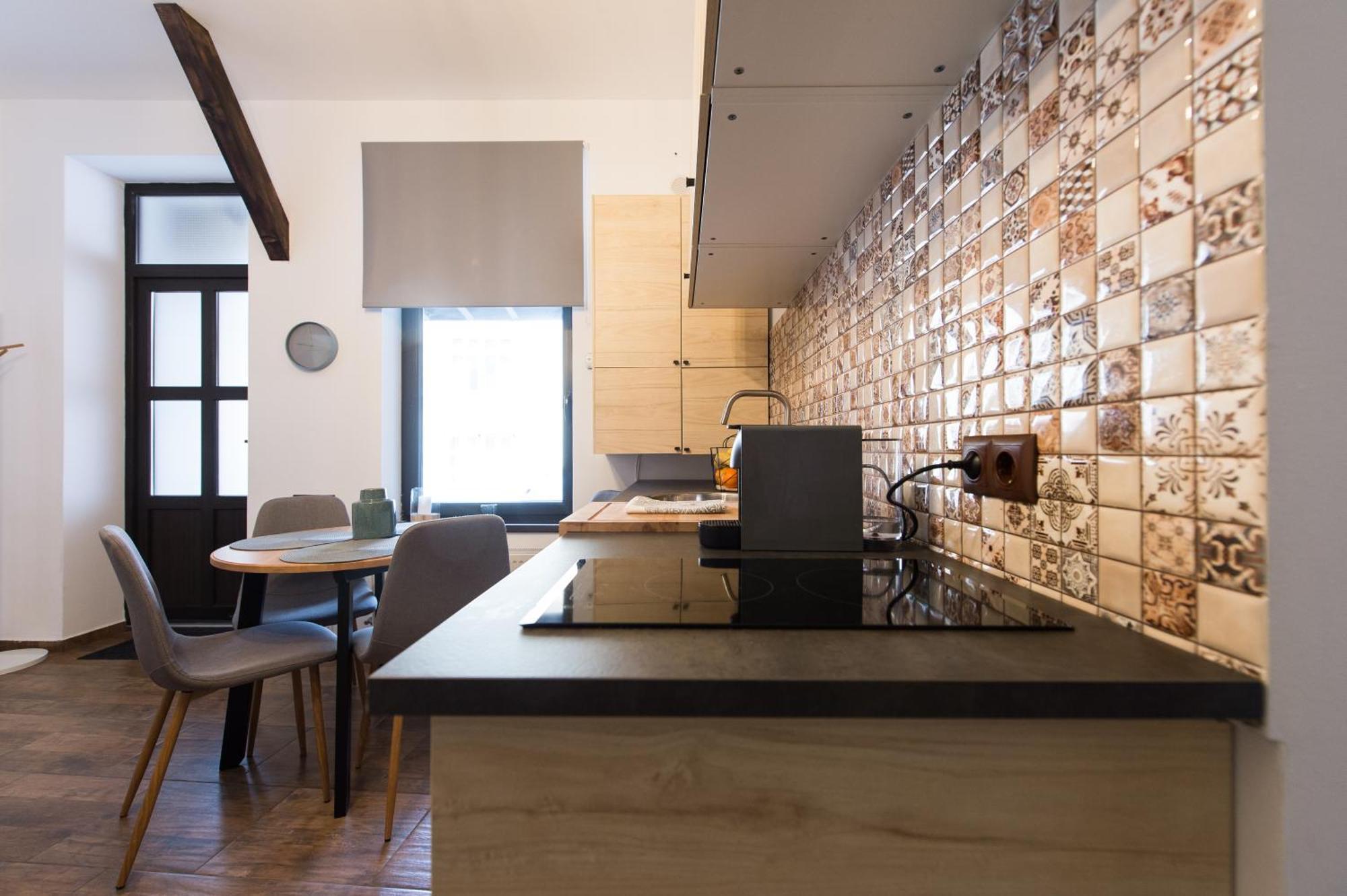 Lovely Brasov Flat With Patio And Mountain Views Экстерьер фото