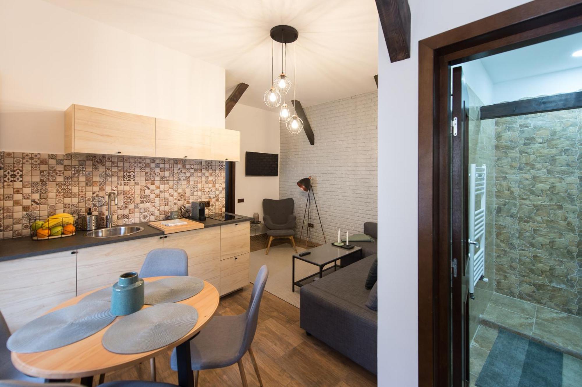 Lovely Brasov Flat With Patio And Mountain Views Экстерьер фото