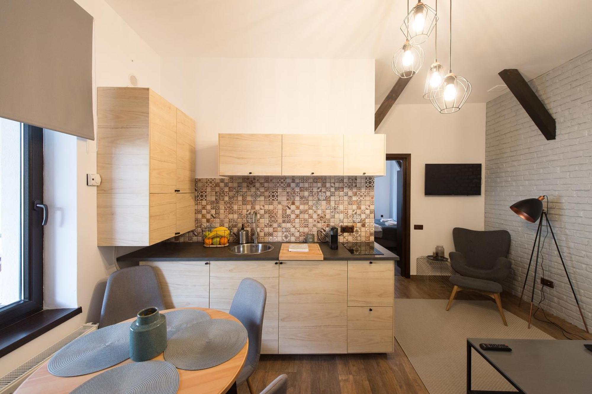 Lovely Brasov Flat With Patio And Mountain Views Экстерьер фото