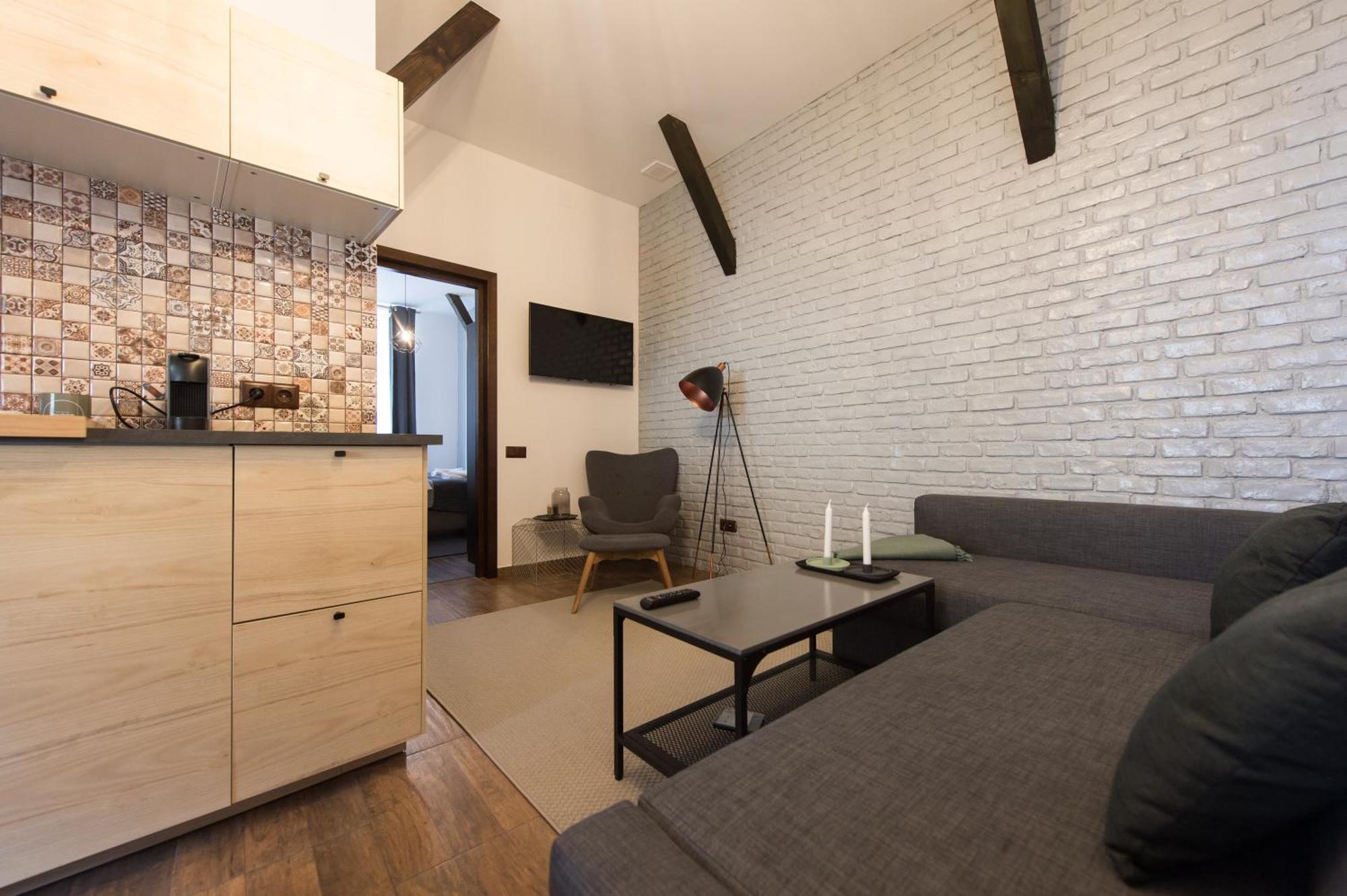 Lovely Brasov Flat With Patio And Mountain Views Экстерьер фото