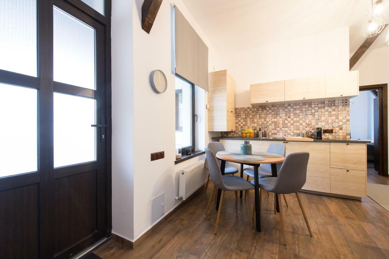 Lovely Brasov Flat With Patio And Mountain Views Экстерьер фото